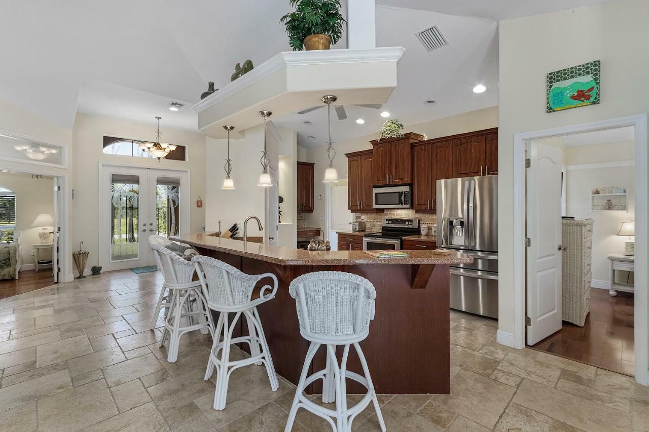 Luxury Home, Hot Tub, Heated Pool, Tiki Bar - Villa Spain Cape Coral Exteriör bild
