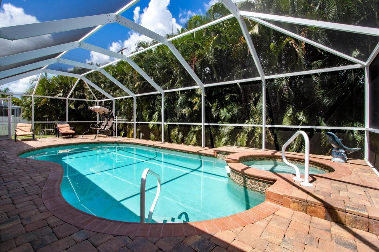 Luxury Home, Hot Tub, Heated Pool, Tiki Bar - Villa Spain Cape Coral Exteriör bild