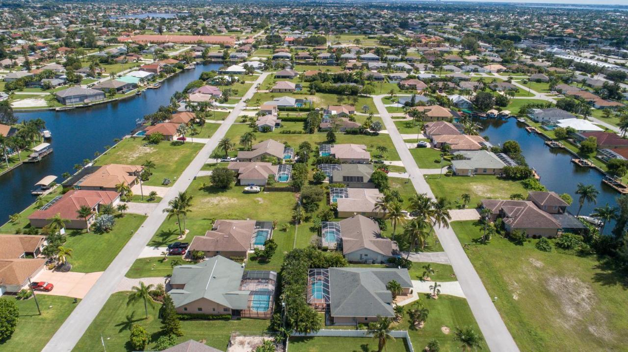 Luxury Home, Hot Tub, Heated Pool, Tiki Bar - Villa Spain Cape Coral Exteriör bild